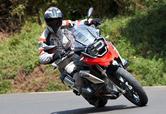 Το ολοκαίνουριo R 1200 GS έρχεται ανανεωμένο σε όλα τα σημεία για να συνεχίσει την επιτυχημένη εμπορική πορεία του προκατόχου του.